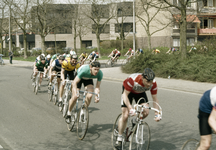 808228 Afbeelding van een wielerwedstrijd in de wijk Kanaleneiland te Utrecht.